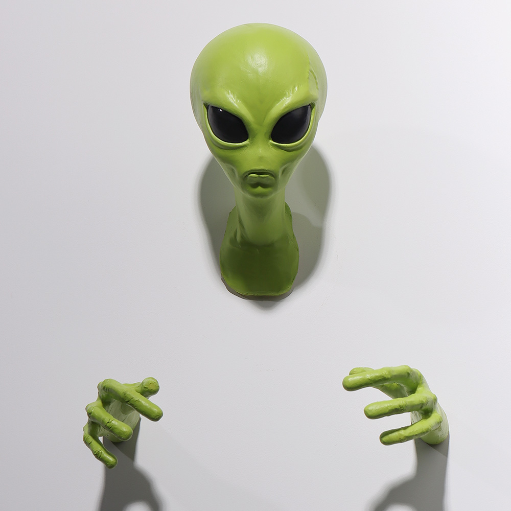UFO Alien Wall Art Hanging Orn - đánh giá và giá Resin Art Zone